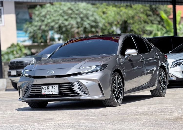 Toyota Camry 2025 2.5 HEV Premium Luxury Sedan ไฮบริด ไม่ติดแก๊ส เกียร์อัตโนมัติ เทา รูปที่ 3
