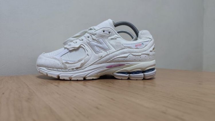 New Balance 2002R 41.5 26.0