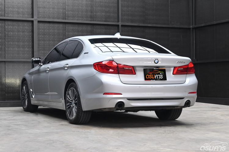 BMW Series 5 2019 530e Sedan ปลั๊กอินไฮบริด (PHEV) ไม่ติดแก๊ส เกียร์อัตโนมัติ บรอนซ์เงิน รูปที่ 3