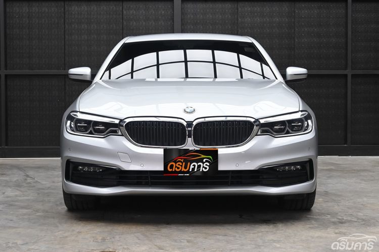 BMW Series 5 2019 530e Sedan ปลั๊กอินไฮบริด (PHEV) ไม่ติดแก๊ส เกียร์อัตโนมัติ บรอนซ์เงิน รูปที่ 2