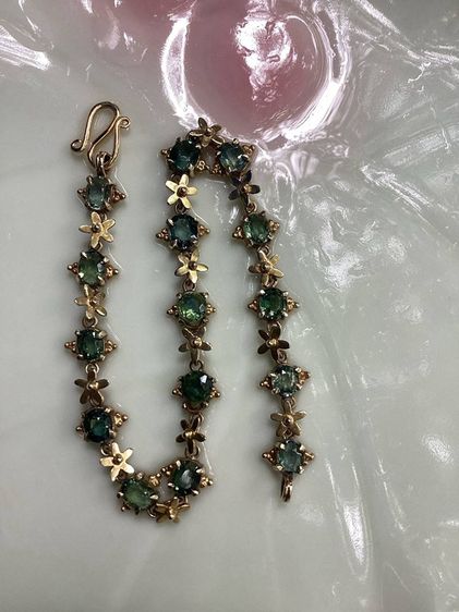 จิวเวอรี่เก่า 📌ราคา 9,000.-รวมส่งสร้อยมืองานโบราณสวยงามหายาก ทองแท้ 8-9K พลอยแท้💚 เดิมไม่มีตะขอ ใส่ตะขอใหม่ทองแท้ 9K ยาวรวมตะขอ 16.5 cm. นน.รวม 4.7 กรัม