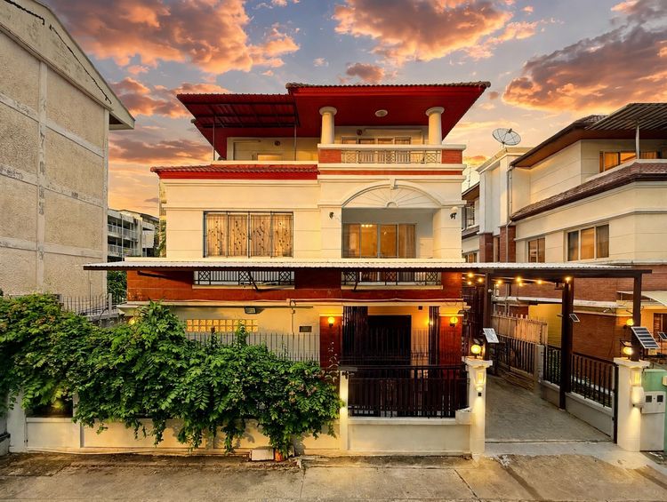 ตกแต่งครบ ขายบ้านเดี่ยว 3 ชั้น 60.5 ตร.วา ซอยอารีย์สัมพันธ์ 1 จอดรถ 5 คัน พื้นที่ใช้สอย 360 ตร.ม ทำเลดี สงบ เป็นส่วนตัว รูปที่ 3