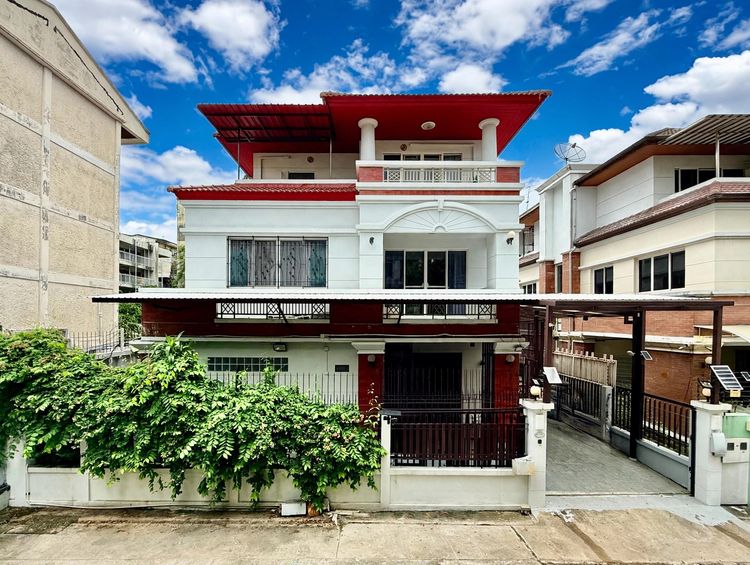 ขายบ้านเดี่ยว 3 ชั้น 60.5 ตร.วา ซอยอารีย์สัมพันธ์ 1 จอดรถ 5 คัน พื้นที่ใช้สอย 360 ตร.ม ทำเลดี สงบ เป็นส่วนตัว