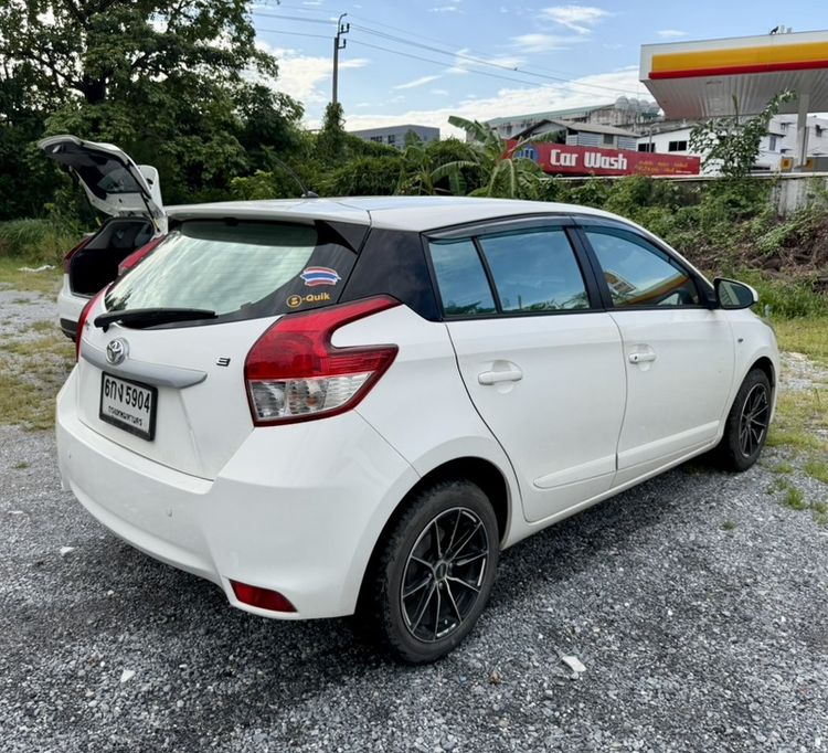 Toyota Yaris 2017 1.2 E Sedan เบนซิน ไม่ติดแก๊ส เกียร์อัตโนมัติ ขาว รูปที่ 4