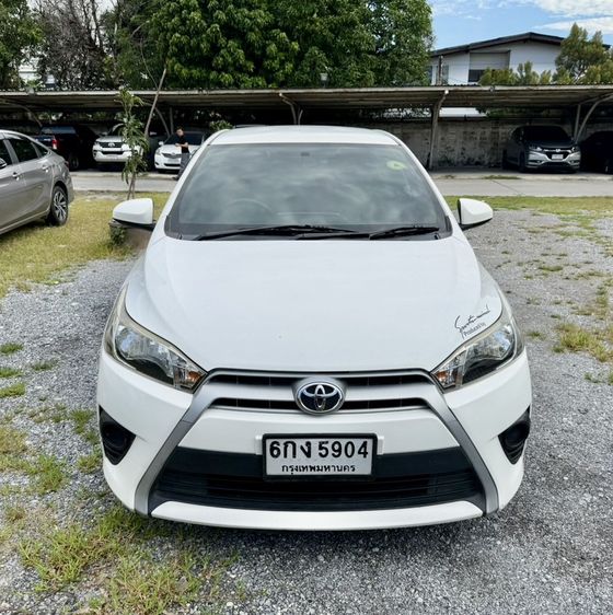Toyota Yaris 2017 1.2 E Sedan เบนซิน ไม่ติดแก๊ส เกียร์อัตโนมัติ ขาว รูปที่ 2