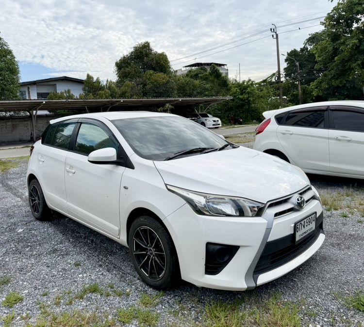 Toyota Yaris 2017 1.2 E Sedan เบนซิน ไม่ติดแก๊ส เกียร์อัตโนมัติ ขาว รูปที่ 3