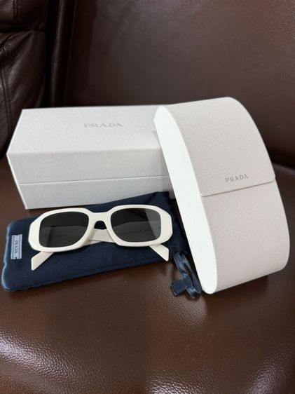 แว่นกันแดด Prada