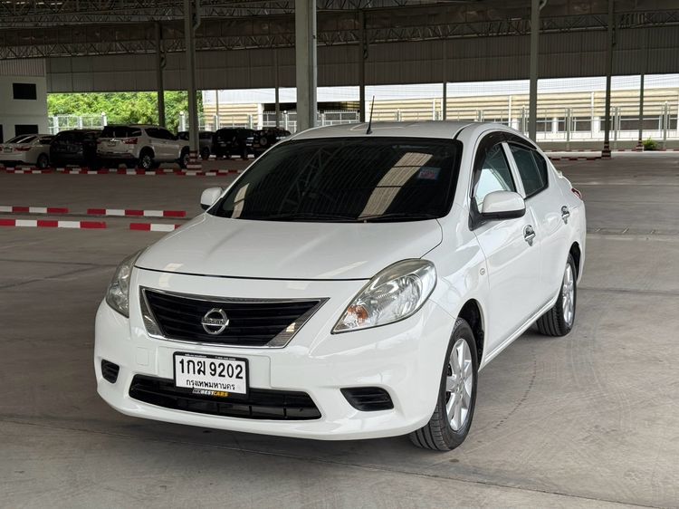 รถ Nissan Almera 1.2 ES สี ขาว