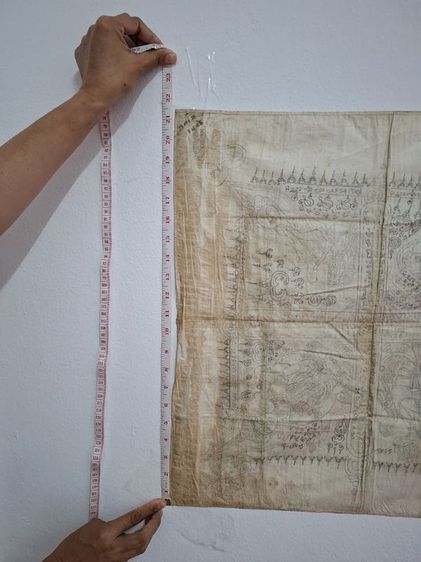 ผ้ายันต์เก่าจัดผืนใหญ่ จารยันต์เขียนมือทั้งผืน เทพพนม , เทวดา , พิฆเนศ , หนุมาณ ( ปี ลึกๆ ) อายุของผ้า 70 ถึง 80 ปี ขึ้นไป สภาพสมบูรณ์ ผืนใหญ่ๆ ( กว้าง 21 นิ้ว ครึ่ง ครับ ) รูปที่ 6
