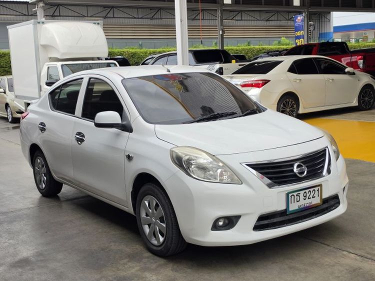 รถ Nissan Almera 1.2 E สี ขาว