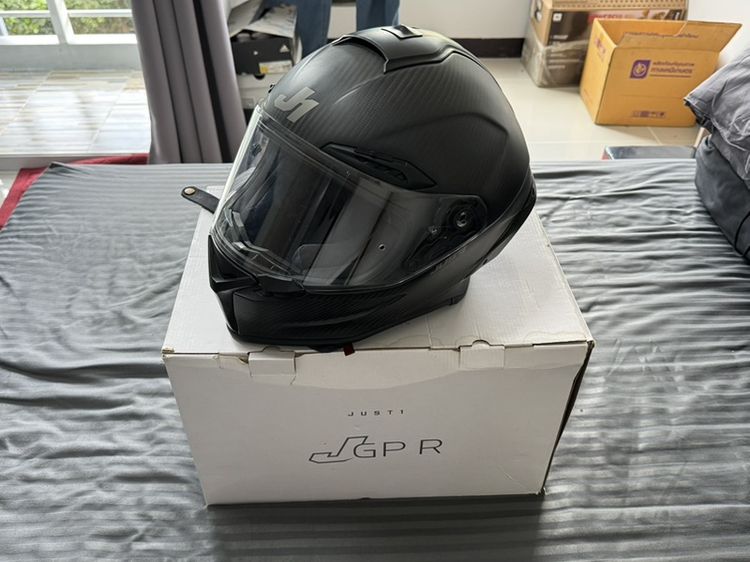 หมวกกันน็อค JUST1 J-GPR SOLID CARBON size xl