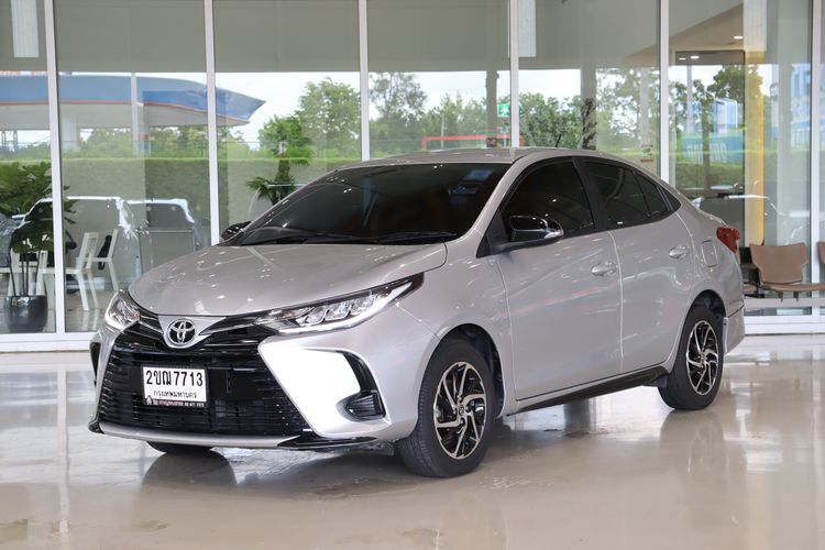 รถ Toyota Yaris 1.2 Sport สี บรอนซ์เงิน