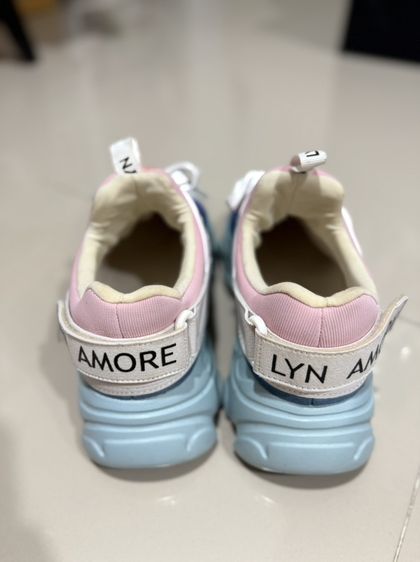 รองเท้า lyn เบอร์ 37
