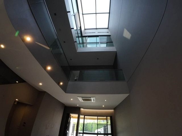 ตกแต่งครบ ให้เช่า - ขาย Luxury Townhome 3 ชั้น 29.9 ตร.ว. The Landmark เอกมัย-รามอินทรา เฟอร์ครบพร้อมอยู่ ใกล้เซ็นทรัลอีสต์วิลล์ รูปที่ 2