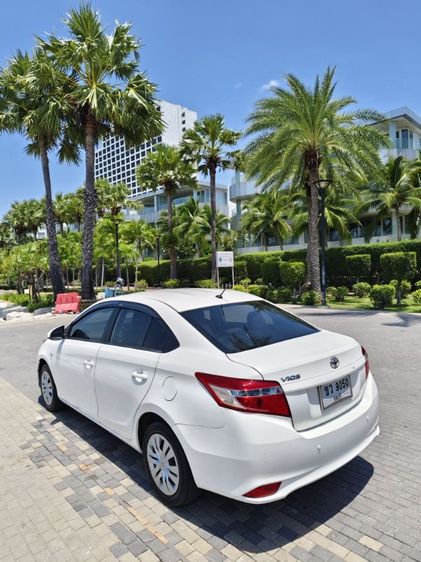 Toyota Vios 2015 1.5 J Sedan เบนซิน ไม่ติดแก๊ส เกียร์อัตโนมัติ ขาว รูปที่ 4
