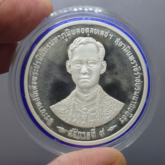 เหรียญเงินขัดเงา ครบชุด 3 ขนาด ที่ระลึกพระราชพิธีกาญจนาภิเษก รัชกาลที่ 9 พ.ศ.2539 พร้อมกล่องหนัง รูปที่ 4