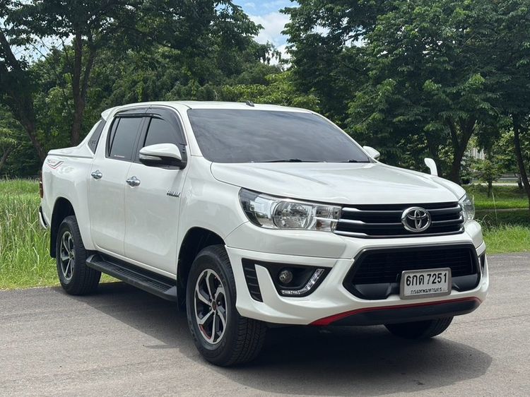รถ Toyota Hilux Revo 2.4 Prerunner TRD Sportivo สี ขาว