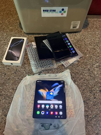 Galaxy Z Fold 4 256 GB ขายSamsungFold4สีหายากBeign256กิ๊กจอแท้เดิมๆจอกางสุดหายากสภาพนี้ใช้งานดีสภาพสวยๆถูกมากกๆๆ