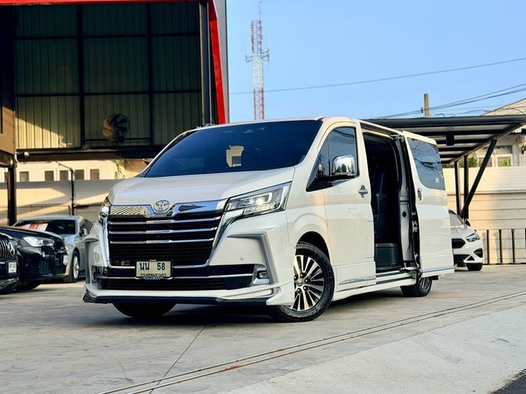 รถ Toyota Majesty 2.8 Grande สี ขาว
