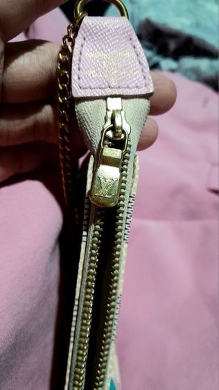 กระเป๋า Louis Vuitton Limited Edition Damier Azur Illustre Transatlantic Mini Pochette Accessoires รูปที่ 4