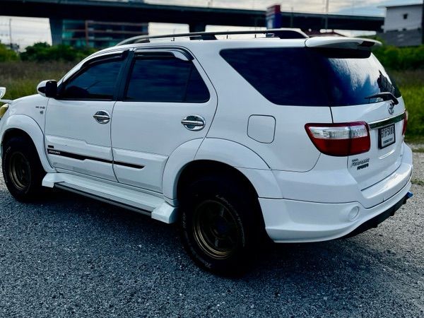 Toyota Fortuner 2010 3.0 V Aperto Utility-car ดีเซล เกียร์อัตโนมัติ ขาว รูปที่ 4