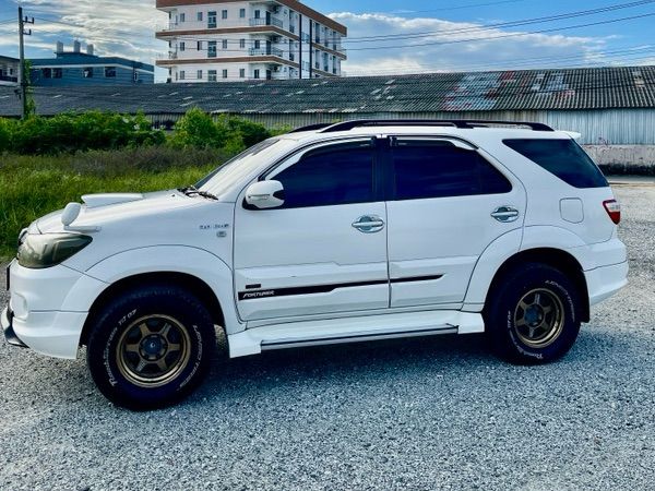 Toyota Fortuner 2010 3.0 V Aperto Utility-car ดีเซล เกียร์อัตโนมัติ ขาว