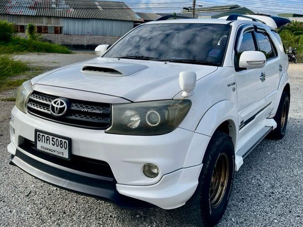 Toyota Fortuner 2010 3.0 V Aperto Utility-car ดีเซล เกียร์อัตโนมัติ ขาว รูปที่ 2