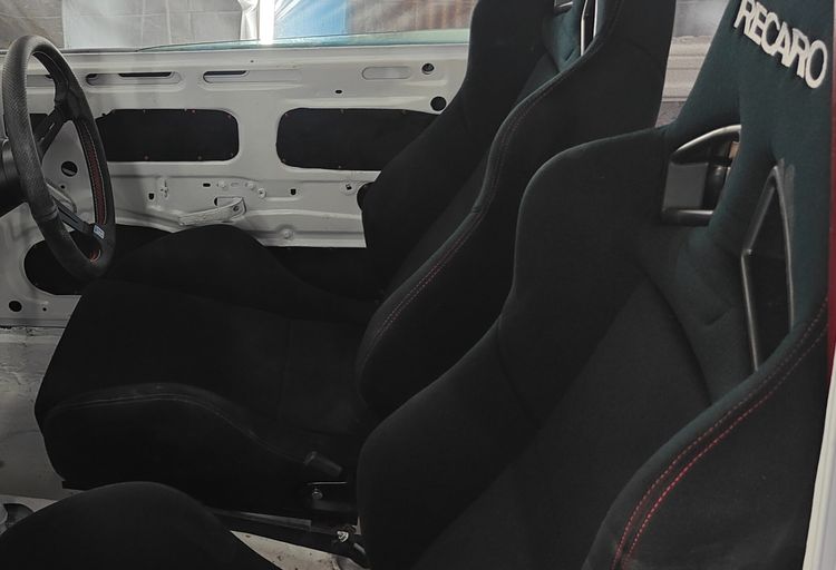 BMW Series 3 1982 318i Sedan เบนซิน เกียร์ธรรมดา ขาว รูปที่ 4
