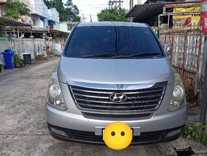 รถ Hyundai Grand Starex 2.5 VIP สี บรอนซ์เงิน