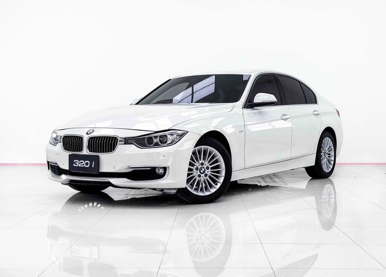 รถ BMW Series 3 320i สี ขาว