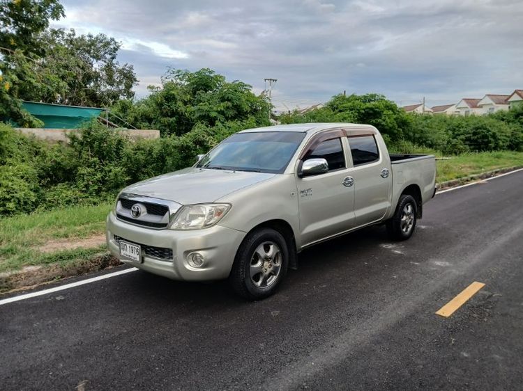 รถ Toyota Hilux Vigo 2.7 E สี เทา