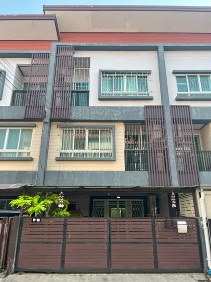 ขายทาวน์โฮม 3 ชั้น หมู่บ้าน Cubist นนทบุรี 4 ห้องนอน 4 ห้องน้ำ 210 ตร.ม. ใกล้ MRT และรถไฟฟ้าสายสีชมพู