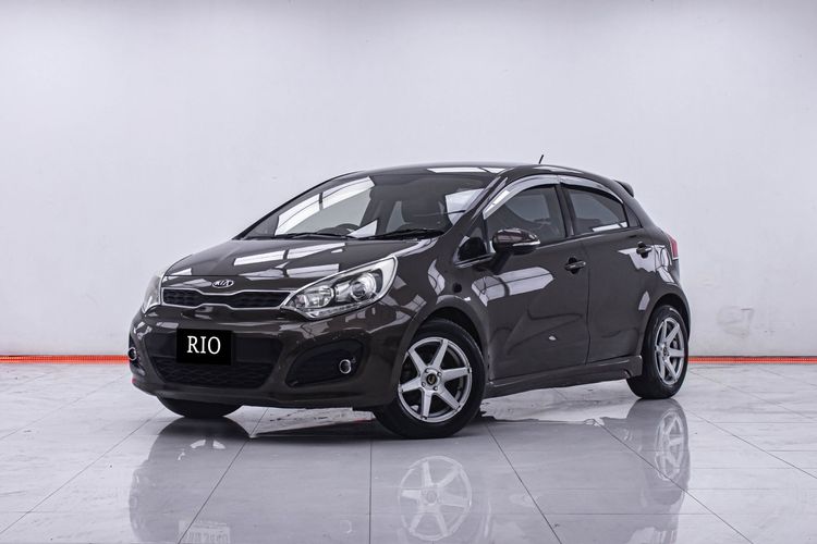 รถ Kia Rio 1.4 สี น้ำตาล