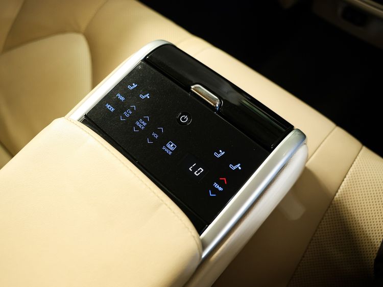 Toyota Camry 2022 2.5 HEV Premium Luxury Sedan ไฮบริด ไม่ติดแก๊ส เกียร์อัตโนมัติ ดำ รูปที่ 4