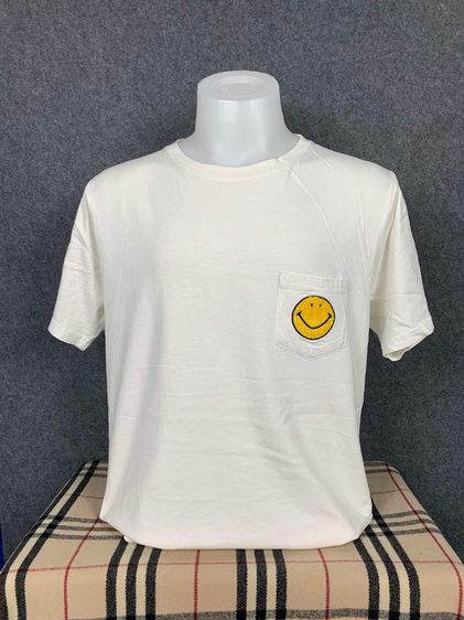 เสื้อยืดกระเป๋าหน้าอกซ้าย แท้ 💯 size L ขนาด อก 22 ยาว 27 นิ้ว สภาพดีมาก ทรงสวย ผ้านิ่มมากหายากน่าสะสมครับ