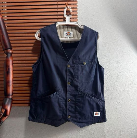 เสื้อกั๊ก DICKIES แท้ 💯 size L ขนาด อก 20 ยาว 26.5 นิ้ว สภาพดีมาก ทรงสวย ดีเทลสวย กระดุมเป็ดทองเหลือง ตัดเย็บดีมาก หายากน่าสะสมครับ