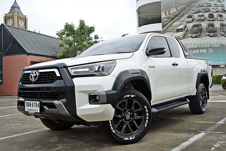 รถ Toyota Hilux Revo Smart Cab Prerunner 2x4 2.4 Rocco สี ขาว