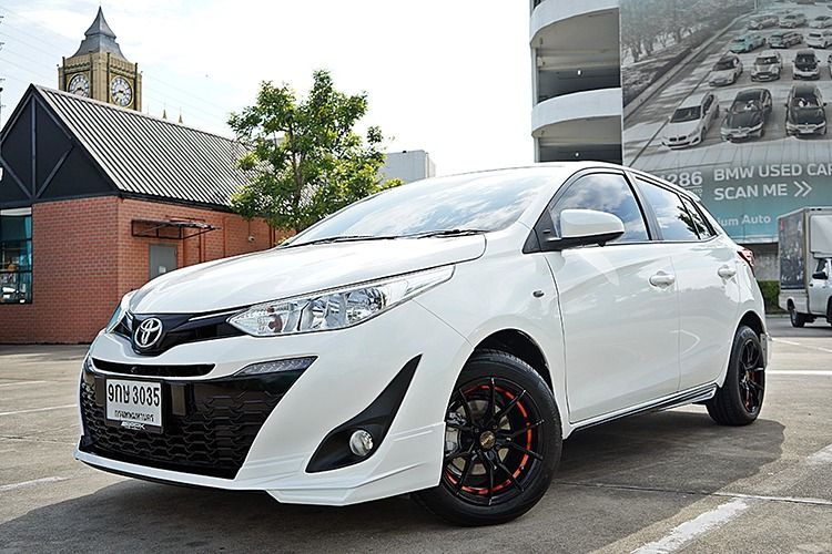 รถ Toyota Yaris 1.2 Entry สี ขาว