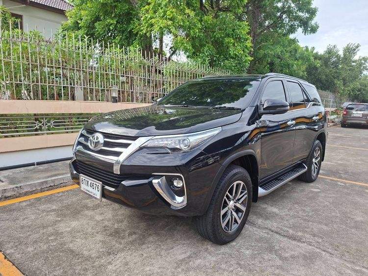 รถ Toyota Fortuner 2.4 V 4WD สี ดำ