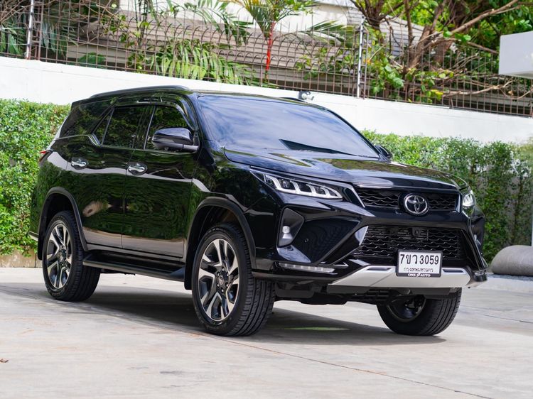 รถ Toyota Fortuner 2.4 Legender สี ดำ