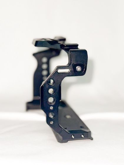 SmallRig Full Camera Cage (โครงกันกระแทก/ขยายอุปกรณ์สำหรับกล้อง Canon R8) รูปที่ 2