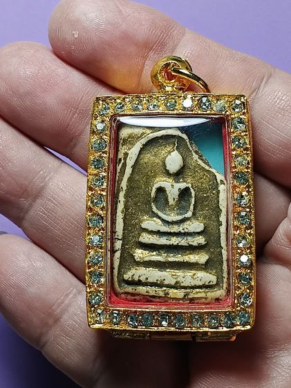 พระสมเด็จวัดระฆัง รุ่นเเรก สภาพบิ่นมุมบนด้านขวามือเรา ไม่โดนองค์พระ ปิดทองเดิมเก่ามาตั้งเเต่สมัยรัตนโกสินทร์ตอนต้น สภาพสวยโบราณดี น่านุรักษ์ รูปที่ 9