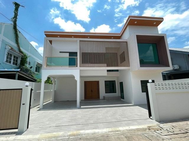 ไม่มี ขายบ้านเดี่ยว 2 ชั้น 59 ตรว. 5 ห้องนอน ลาดพร้าว 87 ย่านเลียบด่วน รีโนเวทพร้อมอยู่ ใกล้ CDC  รูปที่ 2