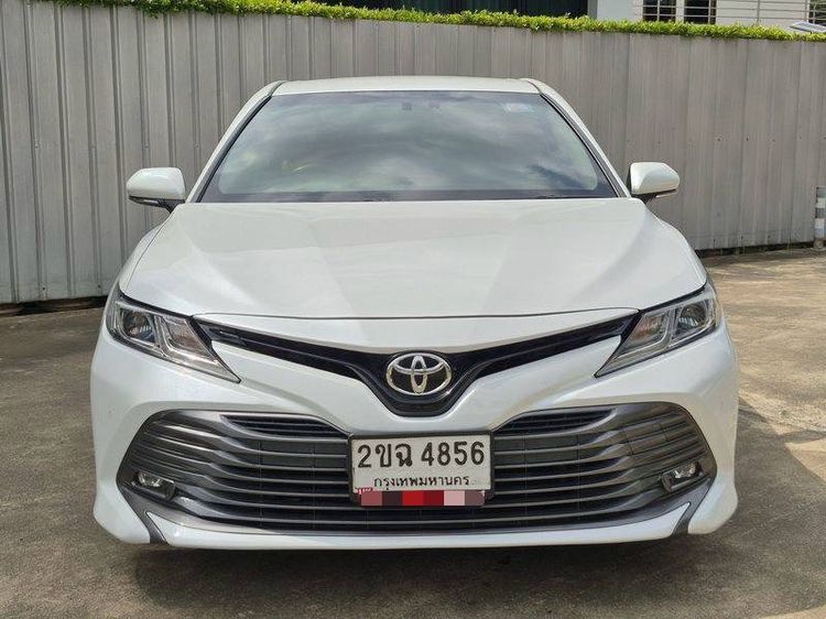 รถ Toyota Camry 2.0 G สี ขาว
