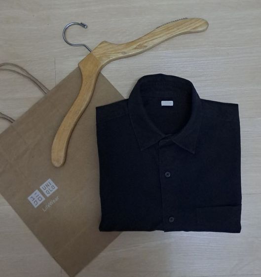 เสื้อเชิ้ตแขนยาวสีดำสนิท ญ. แบรนด์ Uniqlo‼️