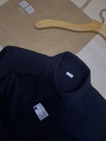 เสื้อเชิ้ตแขนยาวสีดำสนิท ญ. แบรนด์ Uniqlo‼️ รูปที่ 4