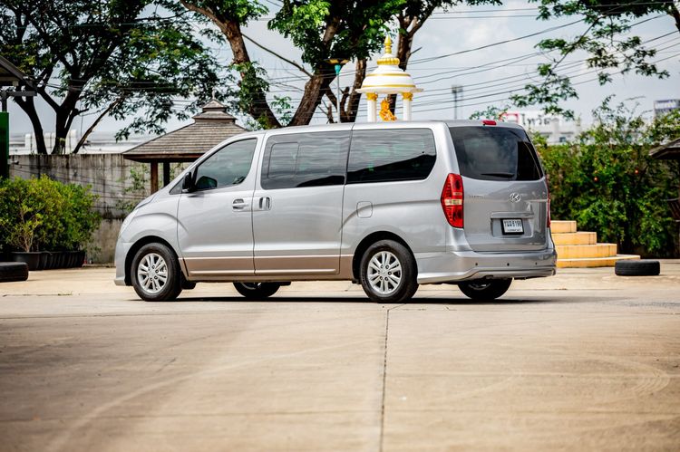 Hyundai H-1  2013 2.5 Deluxe Van ดีเซล เกียร์อัตโนมัติ เทา รูปที่ 4