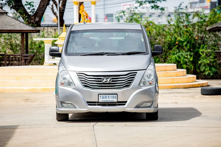 Hyundai H-1 2013 2.5 Deluxe Van ดีเซล เกียร์อัตโนมัติ เทา รูปที่ 2