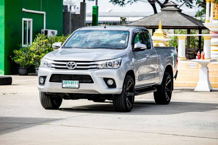 รถ Toyota Hilux Revo 2.4 E สี เทา