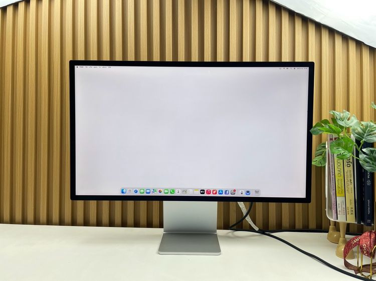 Studio Display 27-inch Retina 5K Stand Glass รูปที่ 11